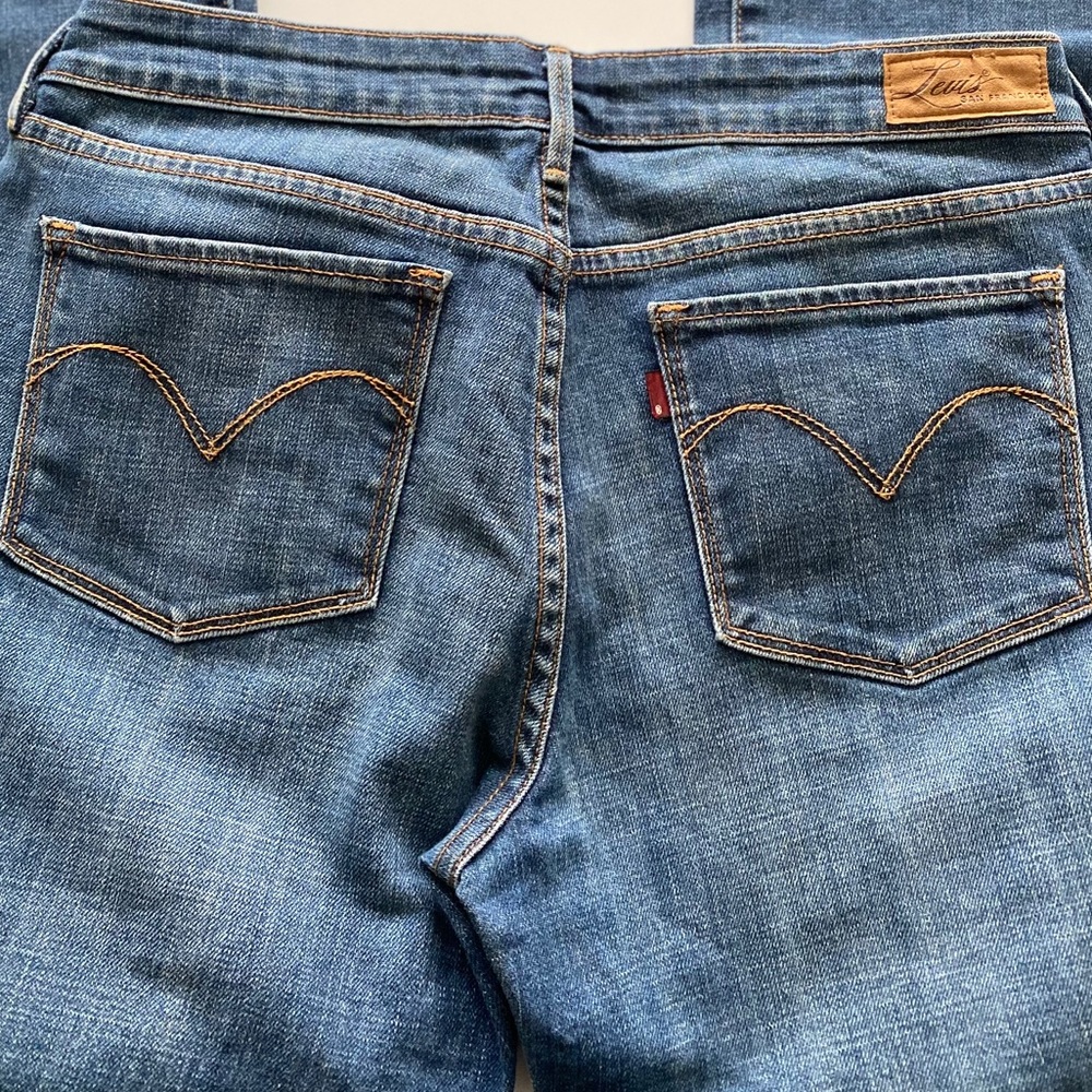 LEVI’s Boot Cut / Slight Curve Jeans